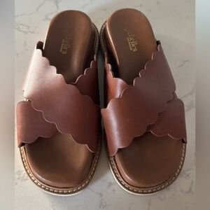 Seychelles Brown Woodstock Scalloped Sandals | size 6.5